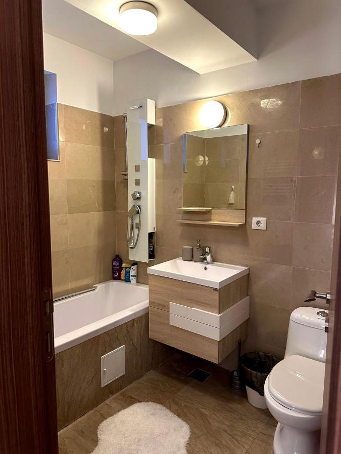 Cozy Apartment With Self Check-In Near Promenada Mall And Verdi Park บูคาเรสต์ ภายนอก รูปภาพ